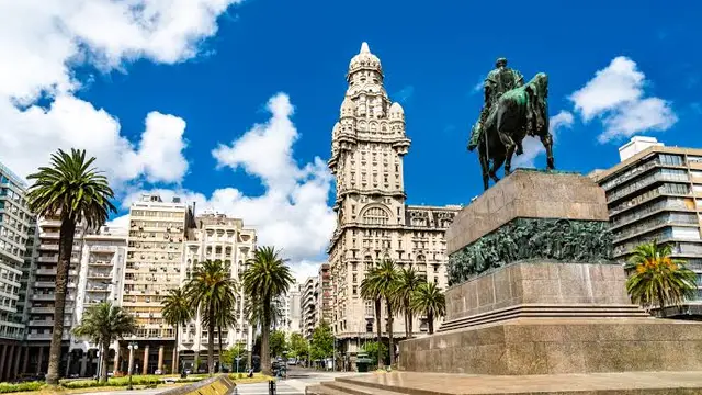Montevidéu: Onde ficar em Montevidéu (2026): melhores bairros por perfil de viagem. Saiba onde se hospedar para aproveitar ao máximo a capital uruguaia.