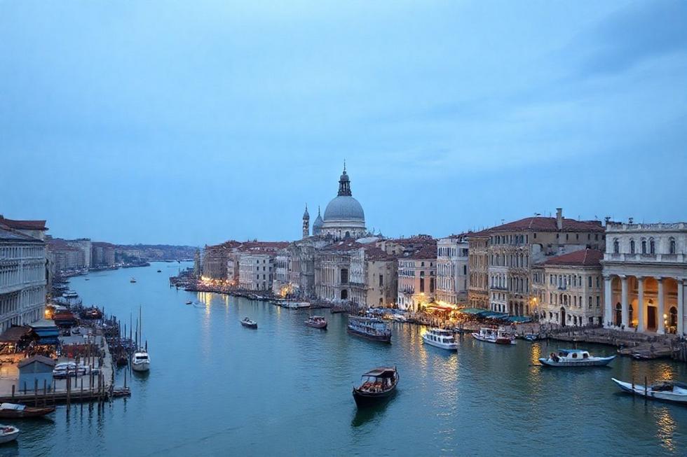 Um belo panorama de Veneza com canais tranquilos e arquitetura clássica.