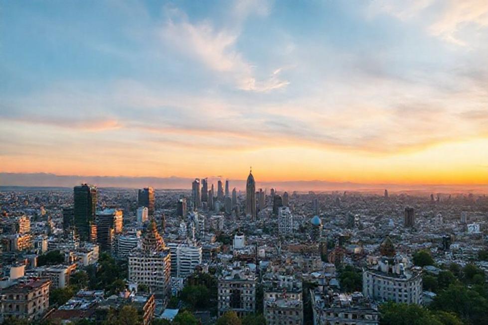 Vista panorâmica do céu de Buenos Aires ao pôr do sol com destaque para seus bairros.