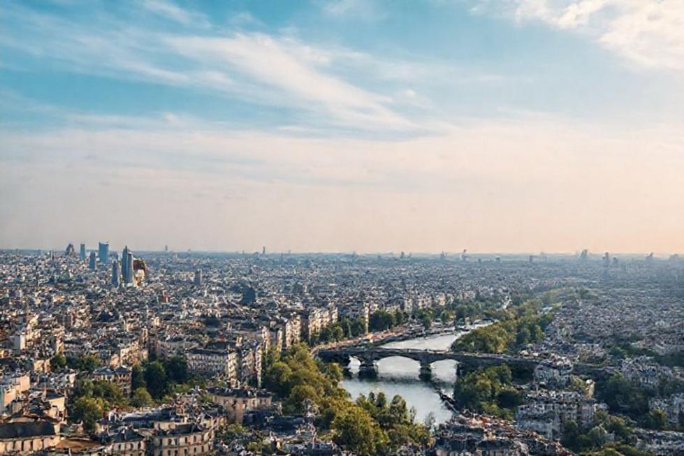 Vista panorâmica de Paris com o Rio Sena.