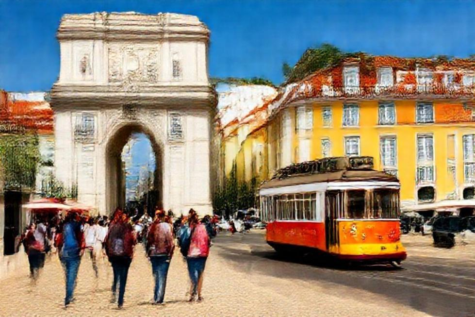 Cena vibrante da cidade de Lisboa com turistas explorando.