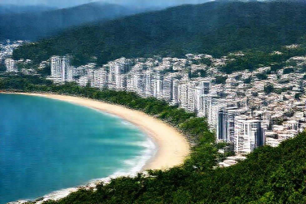 Vista aérea de Florianópolis com suas praias e natureza exuberante.