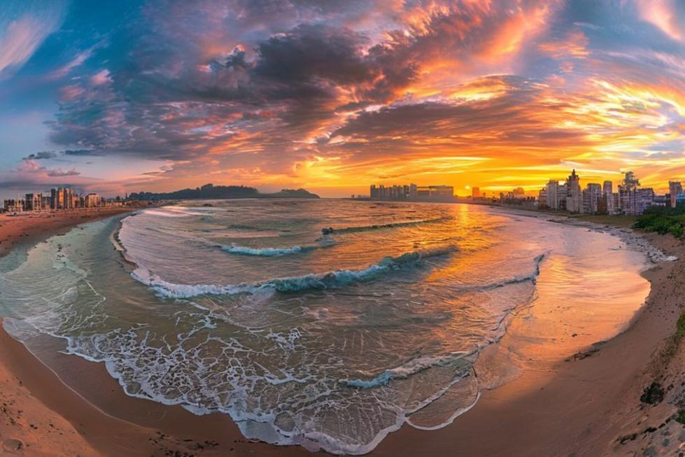 Vista panorâmica da costa de Recife ao pôr do sol.