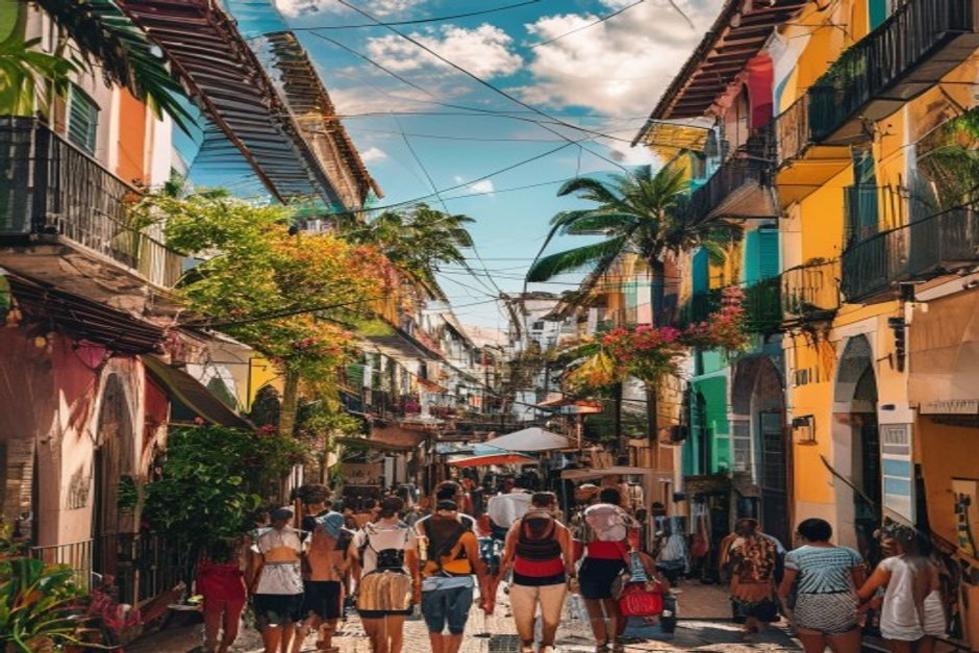 Turistas explorando a vibrante cidade de Recife.