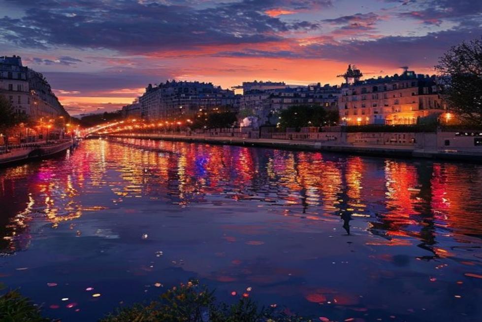 Vista de Paris ao entardecer refletida no rio Sena.