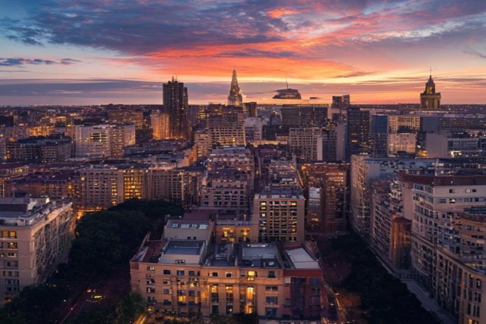 Panorama de Buenos Aires iluminado ao entardecer, misturando modernidade e história.