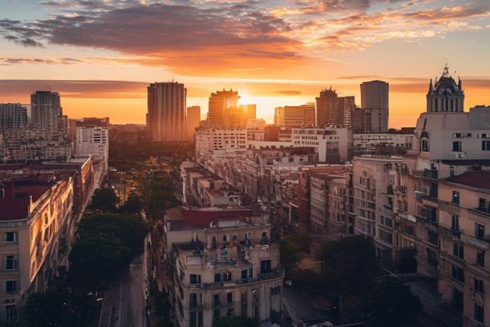 Cenário de Buenos Aires ao pôr do sol, com horizonte e arquitetura impressionante.