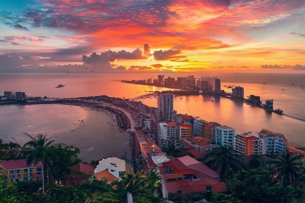 Panorama de Salvador em um entardecer colorido.