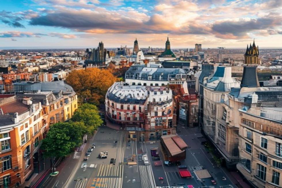 Vista panorâmica de Londres, com ênfase em bairros autênticos e vibrantes.
