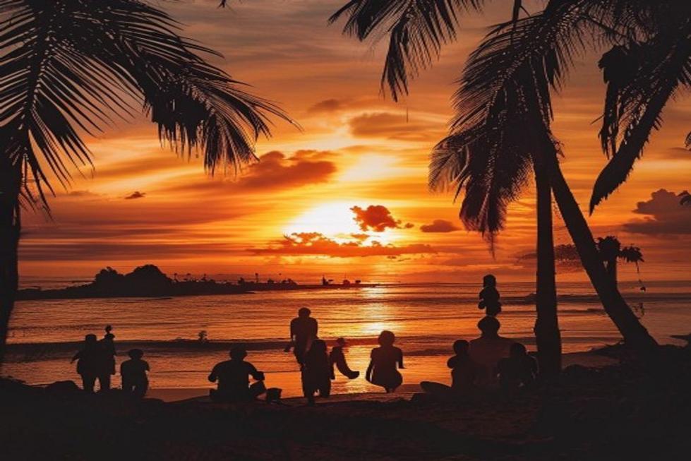 Pôr do sol deslumbrante na praia de Fortaleza, simbolizando tranquilidade e beleza.