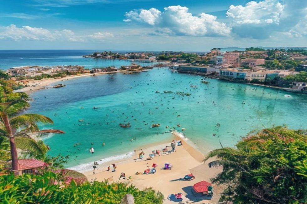 Vista da costa de Salvador, ideal para famílias.